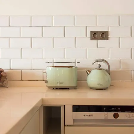 Apartamento Your Colorful, Stylish & New Penthouse W Terrace