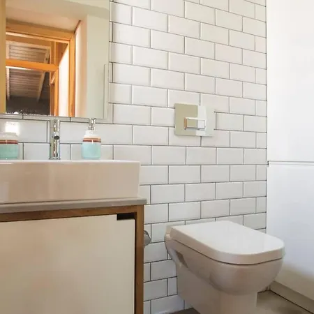 Your Colorful, Stylish & New Penthouse W Terrace Apartamento *