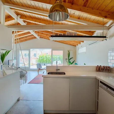 Your Colorful, Stylish & New Penthouse W Terrace Apartamento Estambul