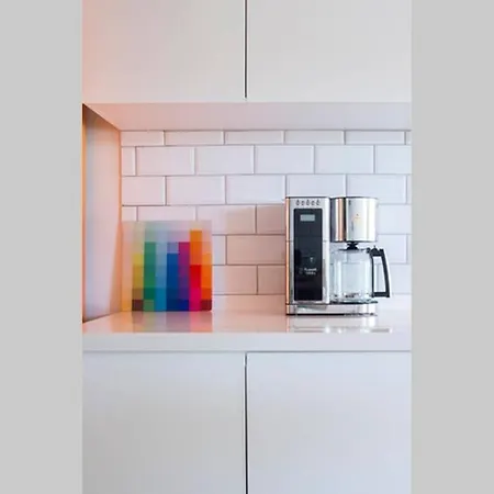 Your Colorful, Stylish & New Penthouse W Terrace Apartamento *