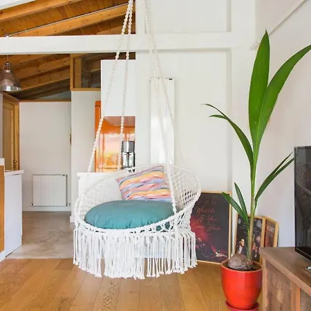 Your Colorful, Stylish & New Penthouse W Terrace Apartamento